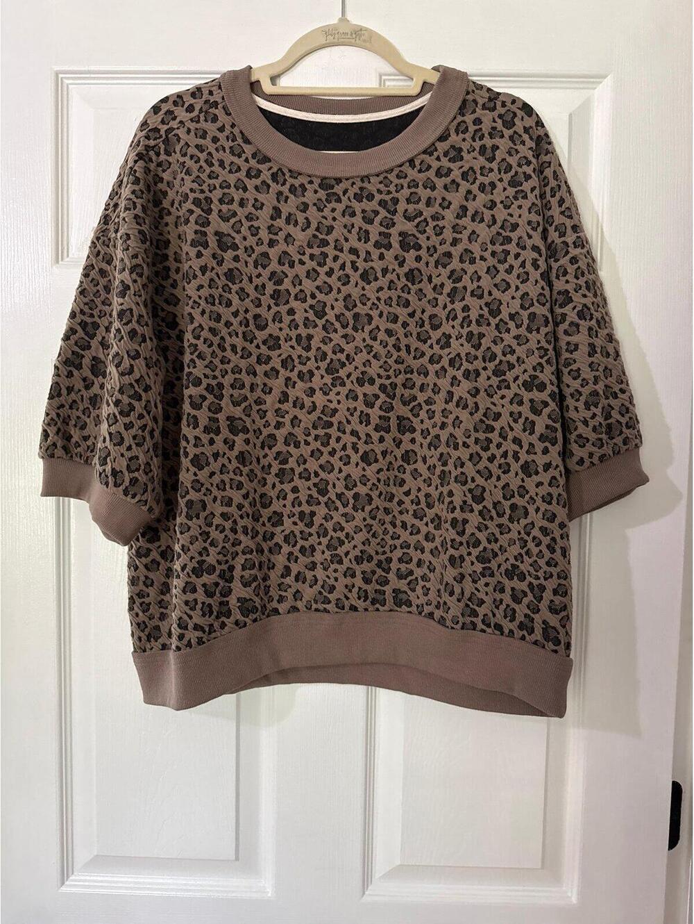 Umgee Leopard Print SS Pullover Boutique Top Medium NWT